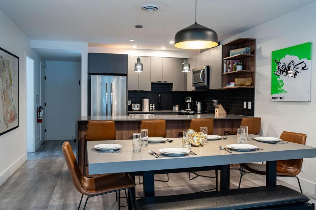 Revel In The Stoke By Revelstoke Vacations Leilighet Eksteriør bilde