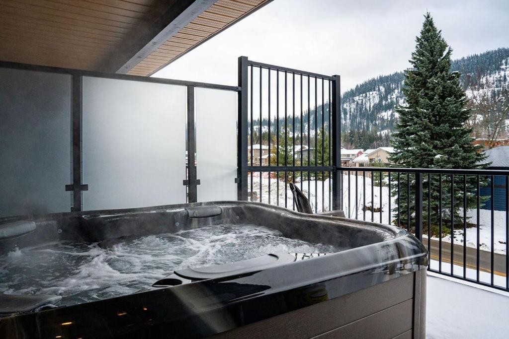 Revel In The Stoke By Revelstoke Vacations Leilighet Eksteriør bilde